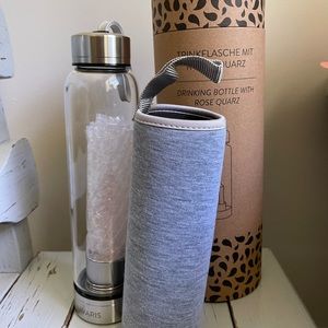 Navaris water bottle with Rose Quarz